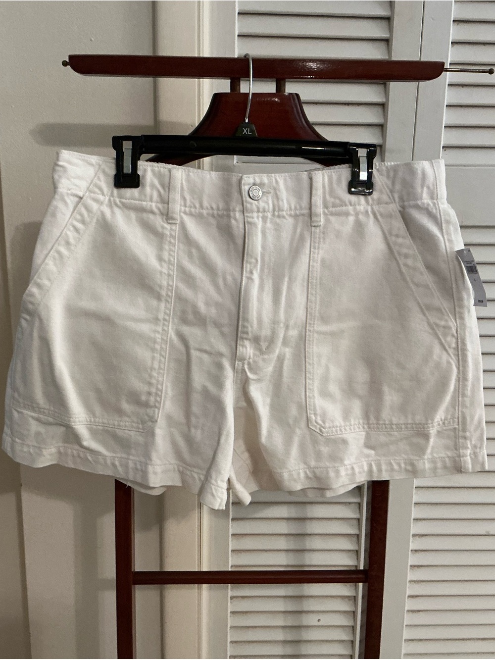 GAP White Utility Cargo Shorts - Women's